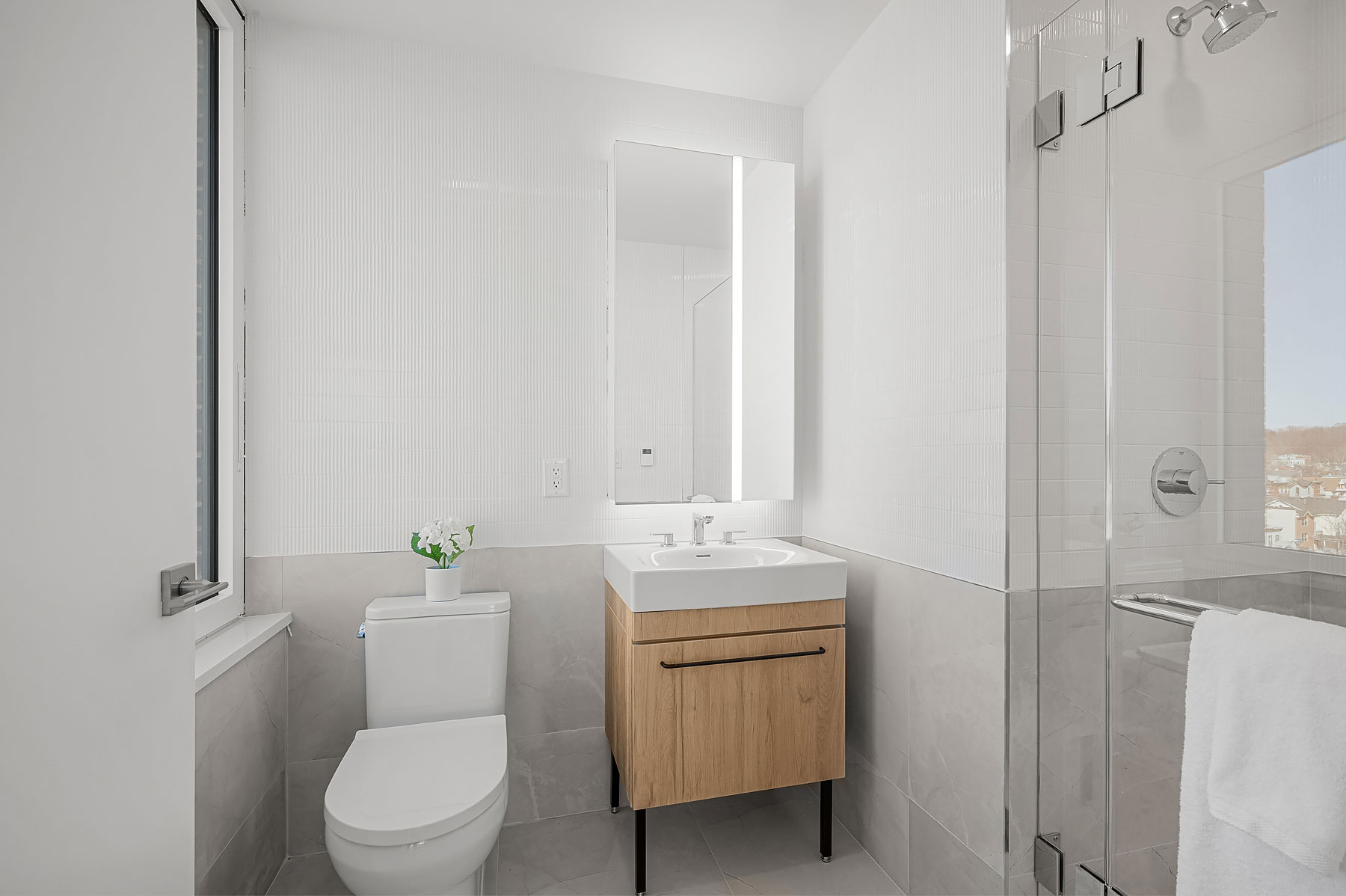 2840 Atlantic Ave - Bathroom